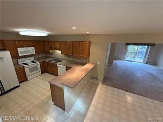 61016 Evergreen Court, South Lyon, MI 48178