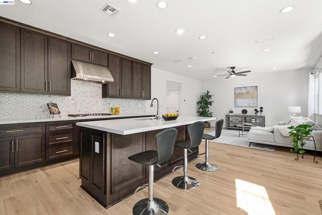 168 E Calder Dr, Mountain House, CA 95391