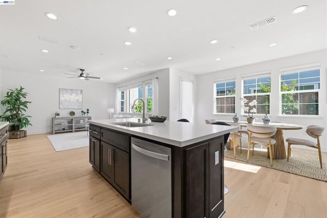 168 E Calder Dr, Mountain House, CA 95391