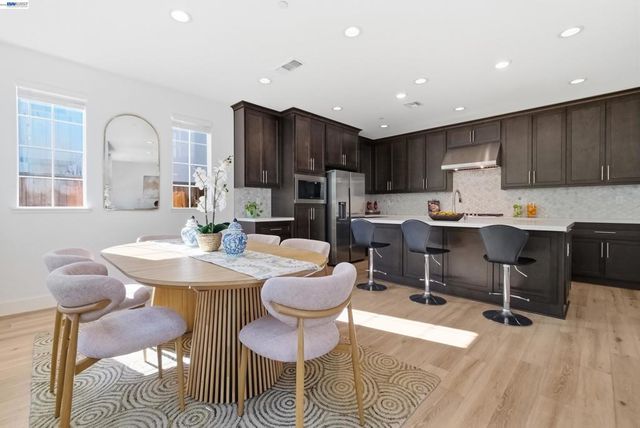 168 E Calder Dr, Mountain House, CA 95391