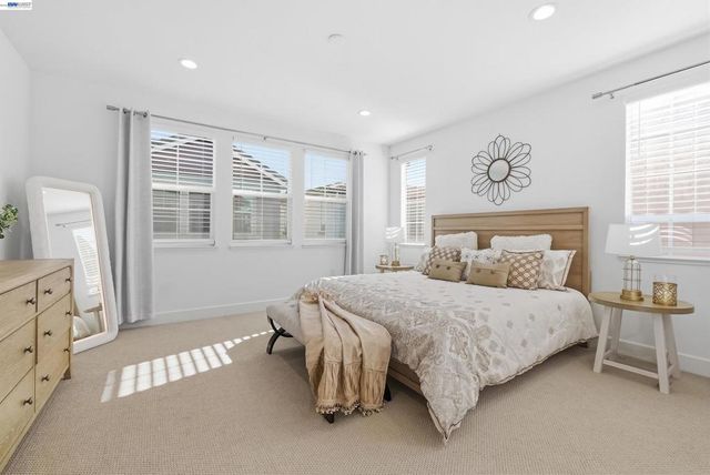 168 E Calder Dr, Mountain House, CA 95391