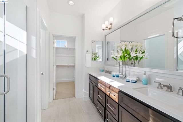 168 E Calder Dr, Mountain House, CA 95391