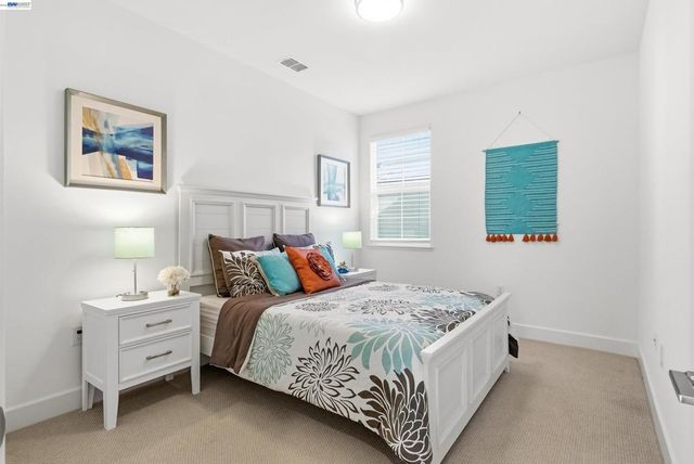 168 E Calder Dr, Mountain House, CA 95391