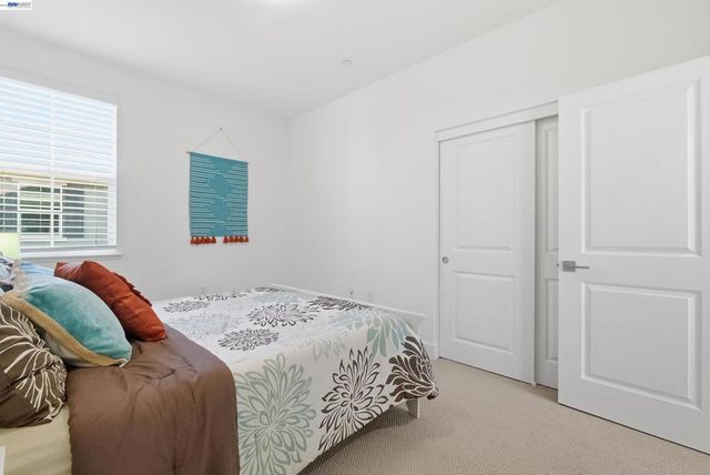 168 E Calder Dr, Mountain House, CA 95391