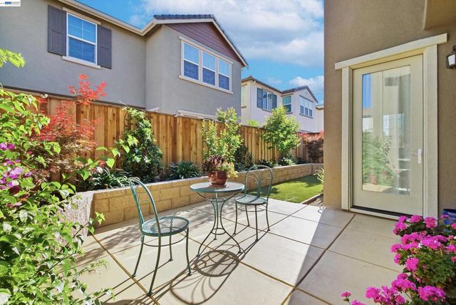 168 E Calder Dr, Mountain House, CA 95391