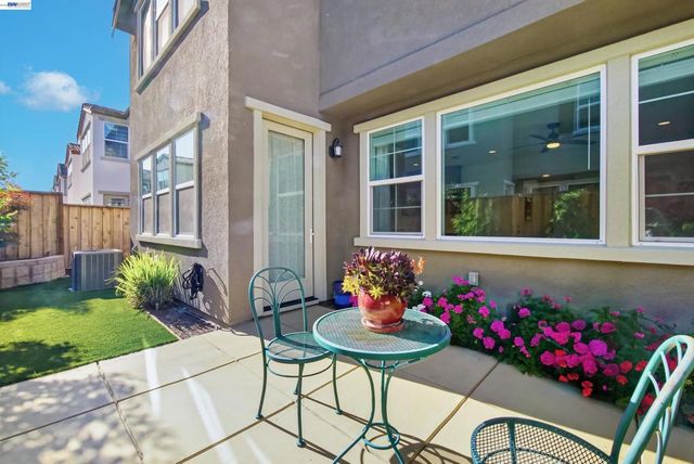 168 E Calder Dr, Mountain House, CA 95391