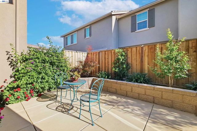 168 E Calder Dr, Mountain House, CA 95391