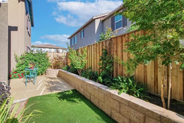 168 E Calder Dr, Mountain House, CA 95391