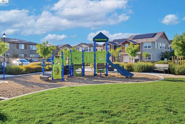 168 E Calder Dr, Mountain House, CA 95391