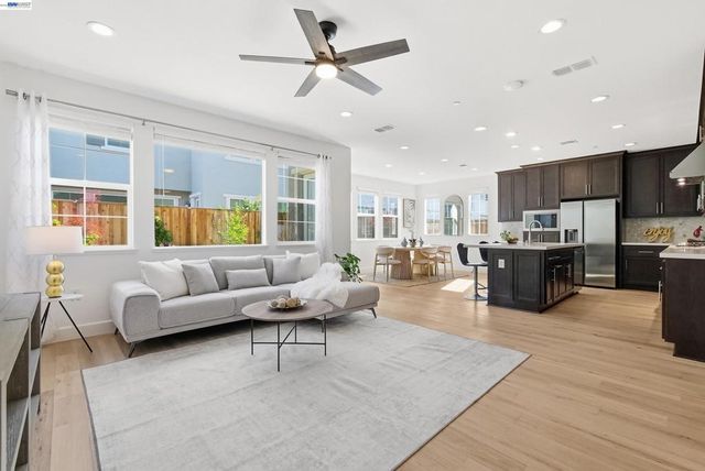 168 E Calder Dr, Mountain House, CA 95391