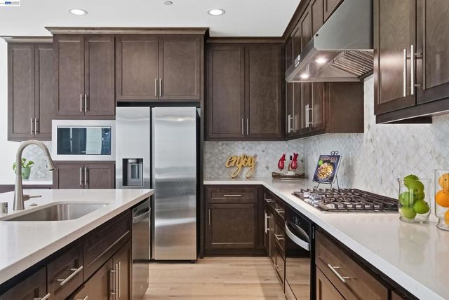 168 E Calder Dr, Mountain House, CA 95391