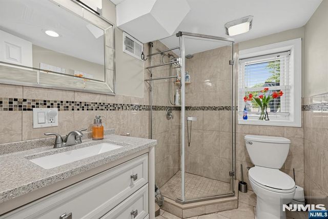 141 Highland Avenue, Bergenfield, NJ 07621