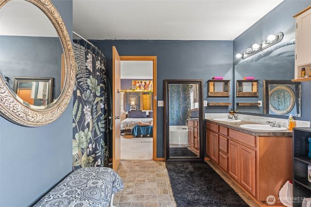 5770 Arcarro Court SE, Lacey, WA 98503