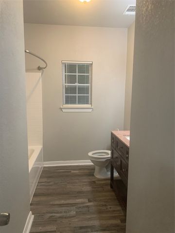 1210 N Frances Street, Terrell, TX 75160