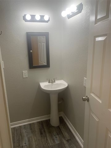 1210 N Frances Street, Terrell, TX 75160