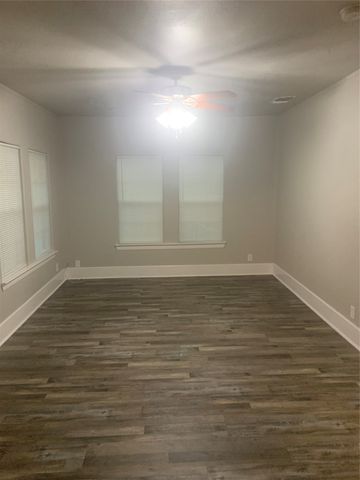 1210 N Frances Street, Terrell, TX 75160