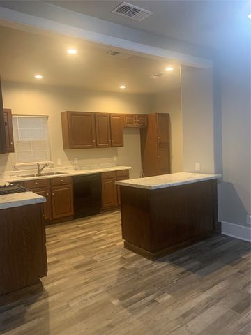 1210 N Frances Street, Terrell, TX 75160