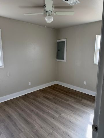 2906 Beech Avenue, Lubbock, TX 79404