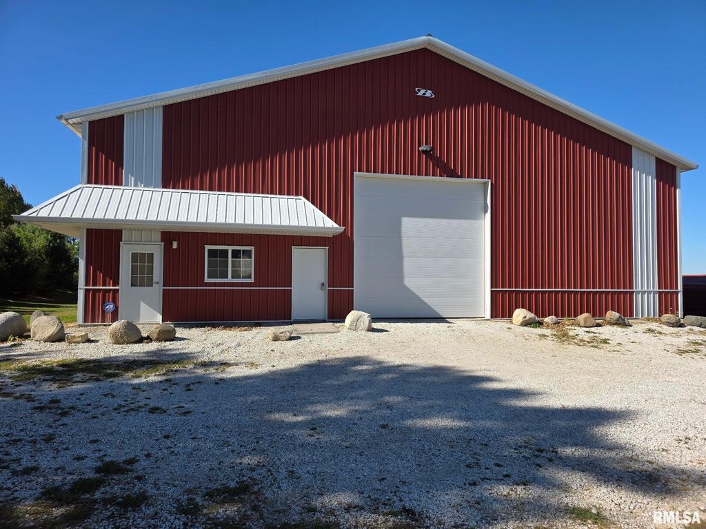 1139 GUTH Road, Washington, IL 61571