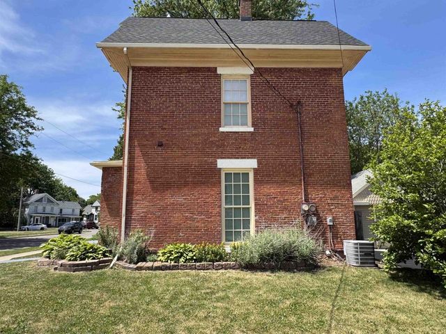 189 S High Street, Janesville, WI 53548
