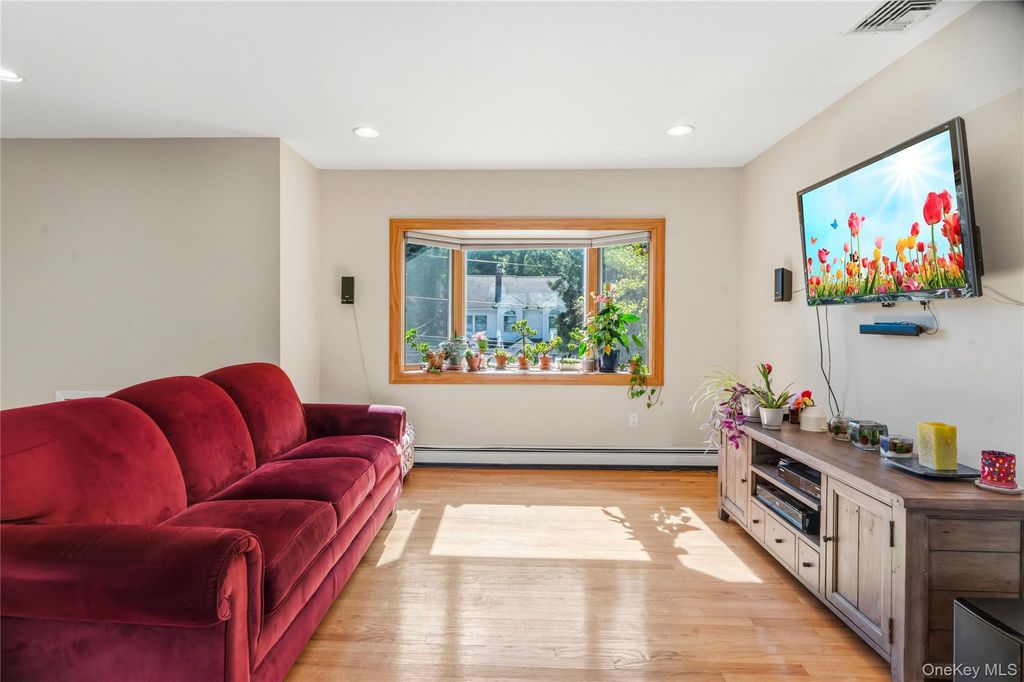 37 Bellecrest Avenue, East Northport, NY 11731 — photo 4