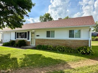 55 Crestview, Greenwood, IN 46143