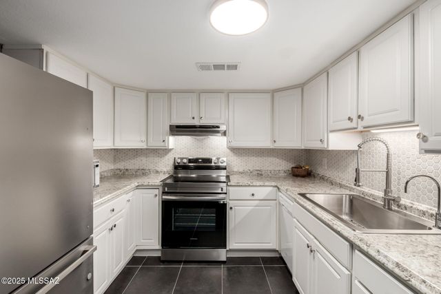 1330 S Avenida Polar Apt E12, Tucson, AZ 85710