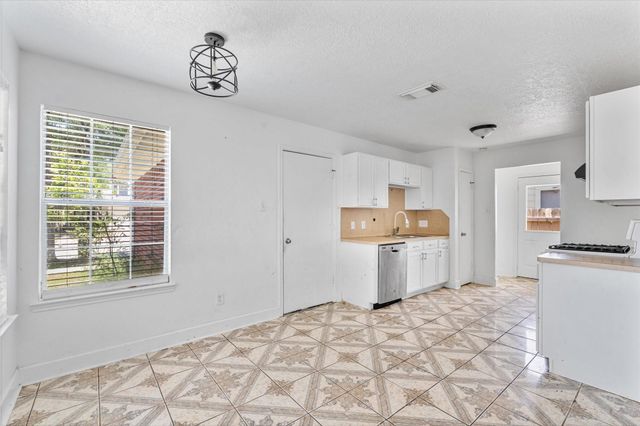 1410 Hade Falls Lane, Houston, TX 77073