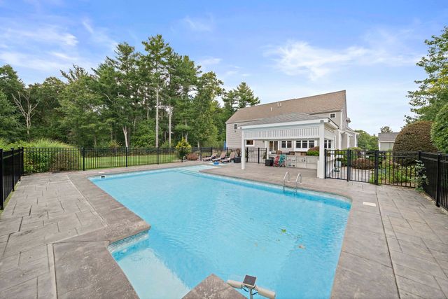 10 Split Rail Lane, Halifax, MA 02338