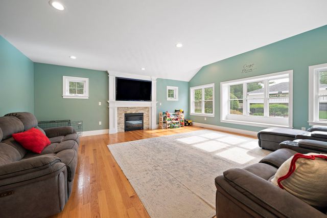10 Split Rail Lane, Halifax, MA 02338