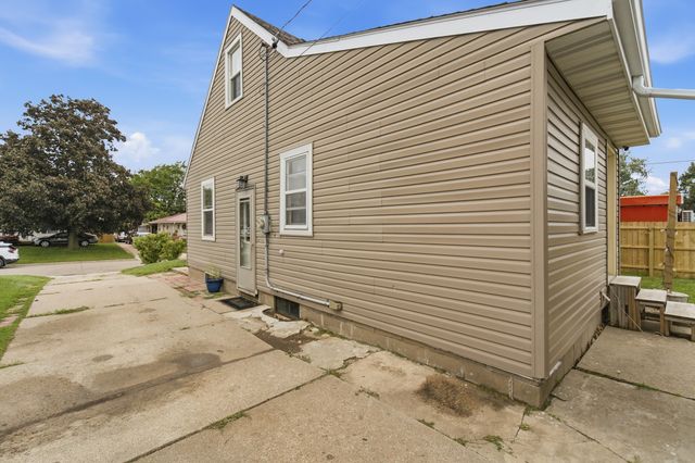 1006 S 11th Avenue, Marshalltown, IA 50158