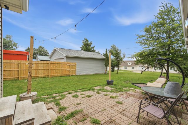 1006 S 11th Avenue, Marshalltown, IA 50158