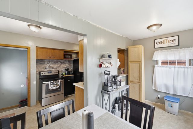 1006 S 11th Avenue, Marshalltown, IA 50158