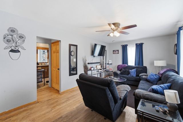 1006 S 11th Avenue, Marshalltown, IA 50158