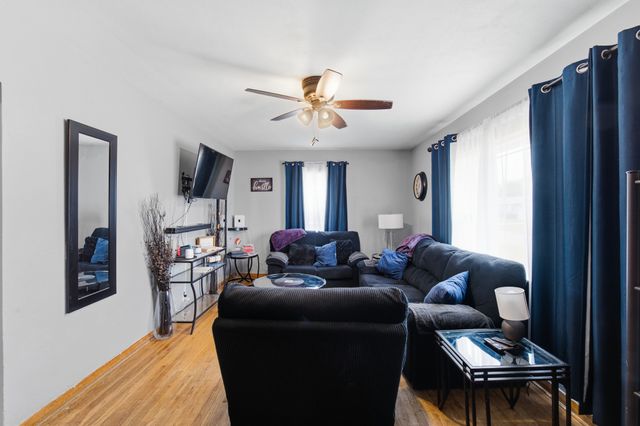 1006 S 11th Avenue, Marshalltown, IA 50158