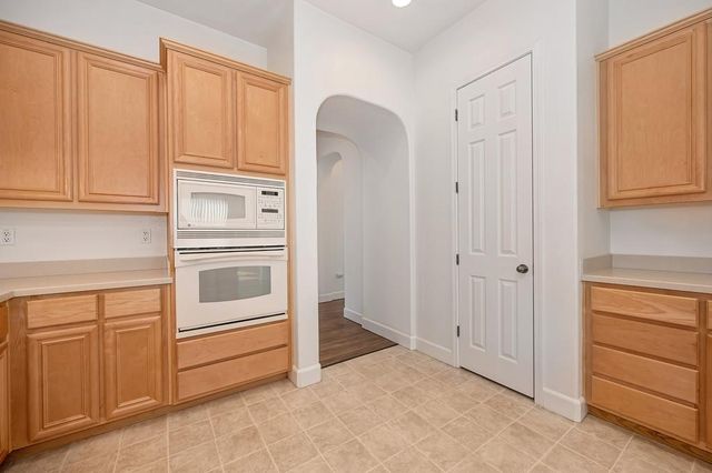 1700 Charm Way, Sacramento, CA 95835