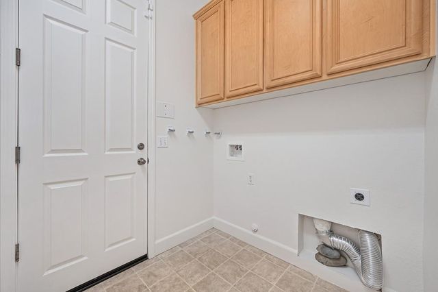 1700 Charm Way, Sacramento, CA 95835
