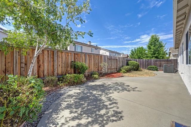 1700 Charm Way, Sacramento, CA 95835