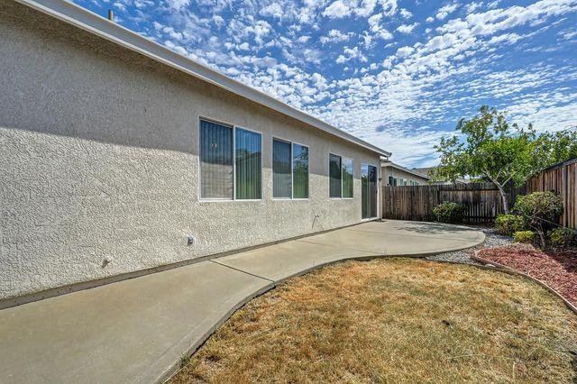 1700 Charm Way, Sacramento, CA 95835