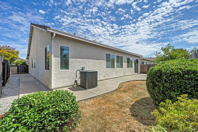 1700 Charm Way, Sacramento, CA 95835