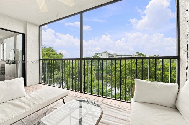 2240 N Cypress Bend Drive 505, Pompano Beach, FL 33069