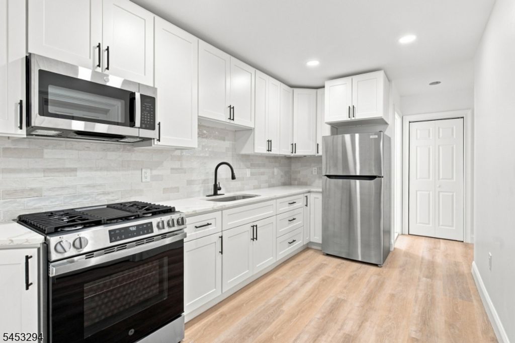 1024 Laura St, Elizabeth City, NJ 07201 — photo 5