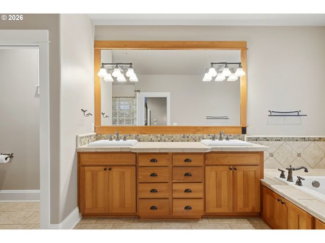 11498 Se Painted Hills Ct, Happy Valley, OR 97086