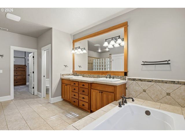 11498 Se Painted Hills Ct, Happy Valley, OR 97086