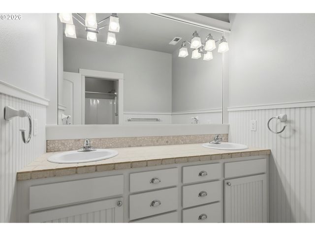 11498 Se Painted Hills Ct, Happy Valley, OR 97086