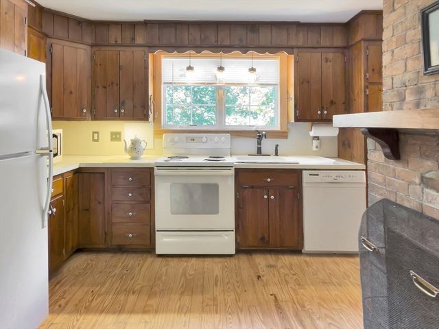 33 Indian Pond Rd, Kingston, MA 02364