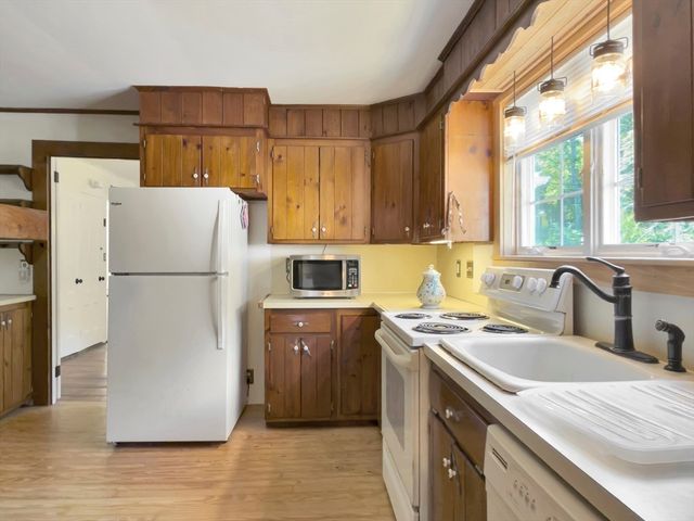 33 Indian Pond Rd, Kingston, MA 02364