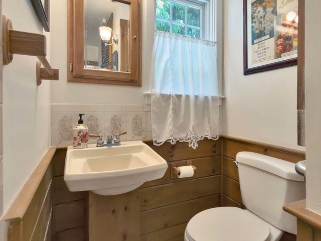 33 Indian Pond Rd, Kingston, MA 02364