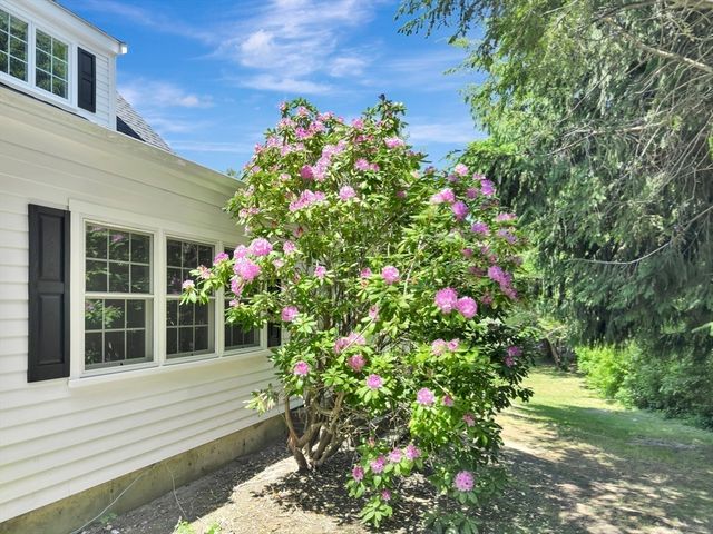 33 Indian Pond Rd, Kingston, MA 02364
