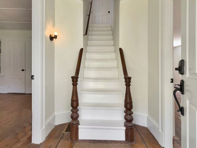 33 Indian Pond Rd, Kingston, MA 02364